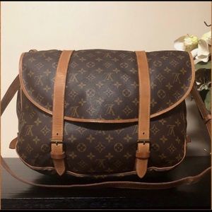 Authentic Louis Vuitton Saumur 43